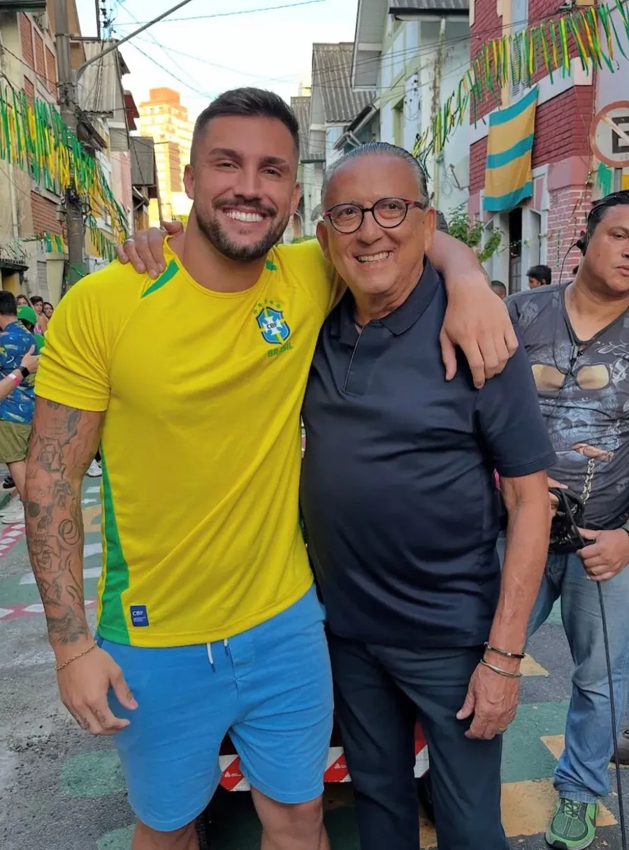 Arthur em encontro com outras pessoas